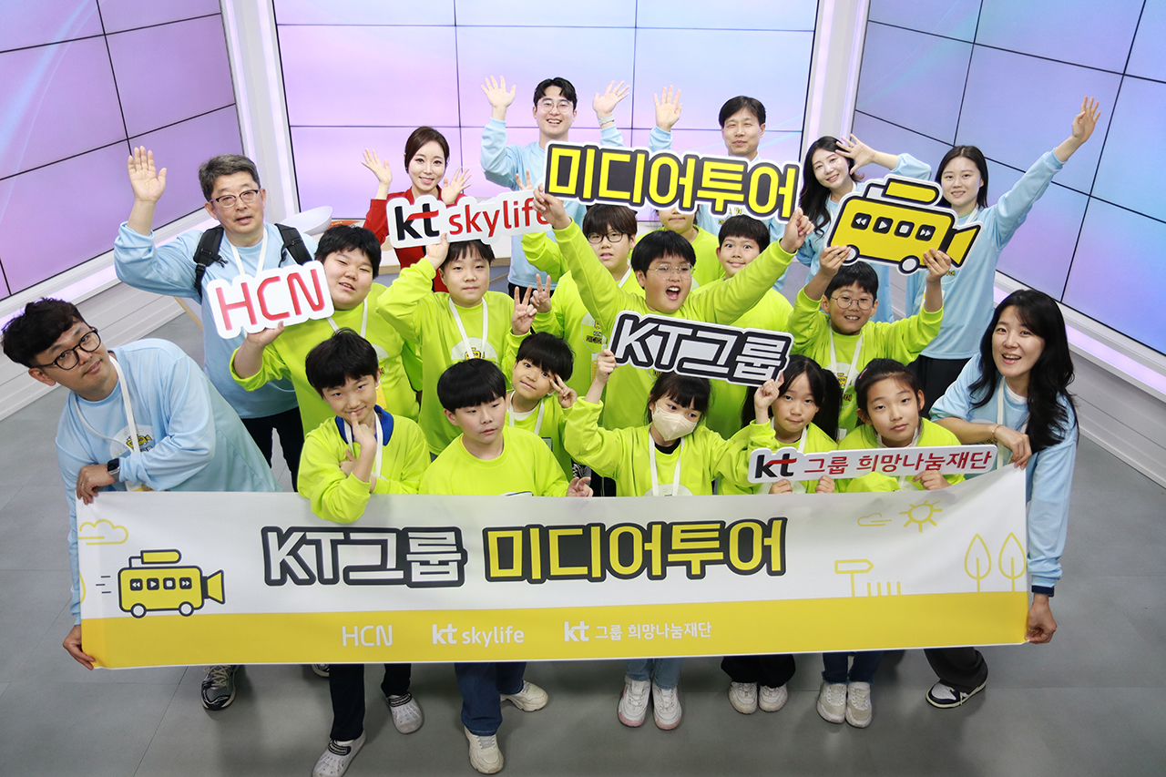 KT그룹 미디어투어 스튜디오 단체사진.jpg